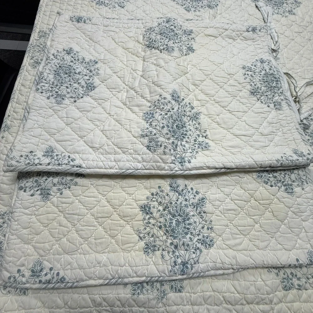 Pottery Barn Blue Floral Medallion Quilt Set King Reversible Cream 3pc